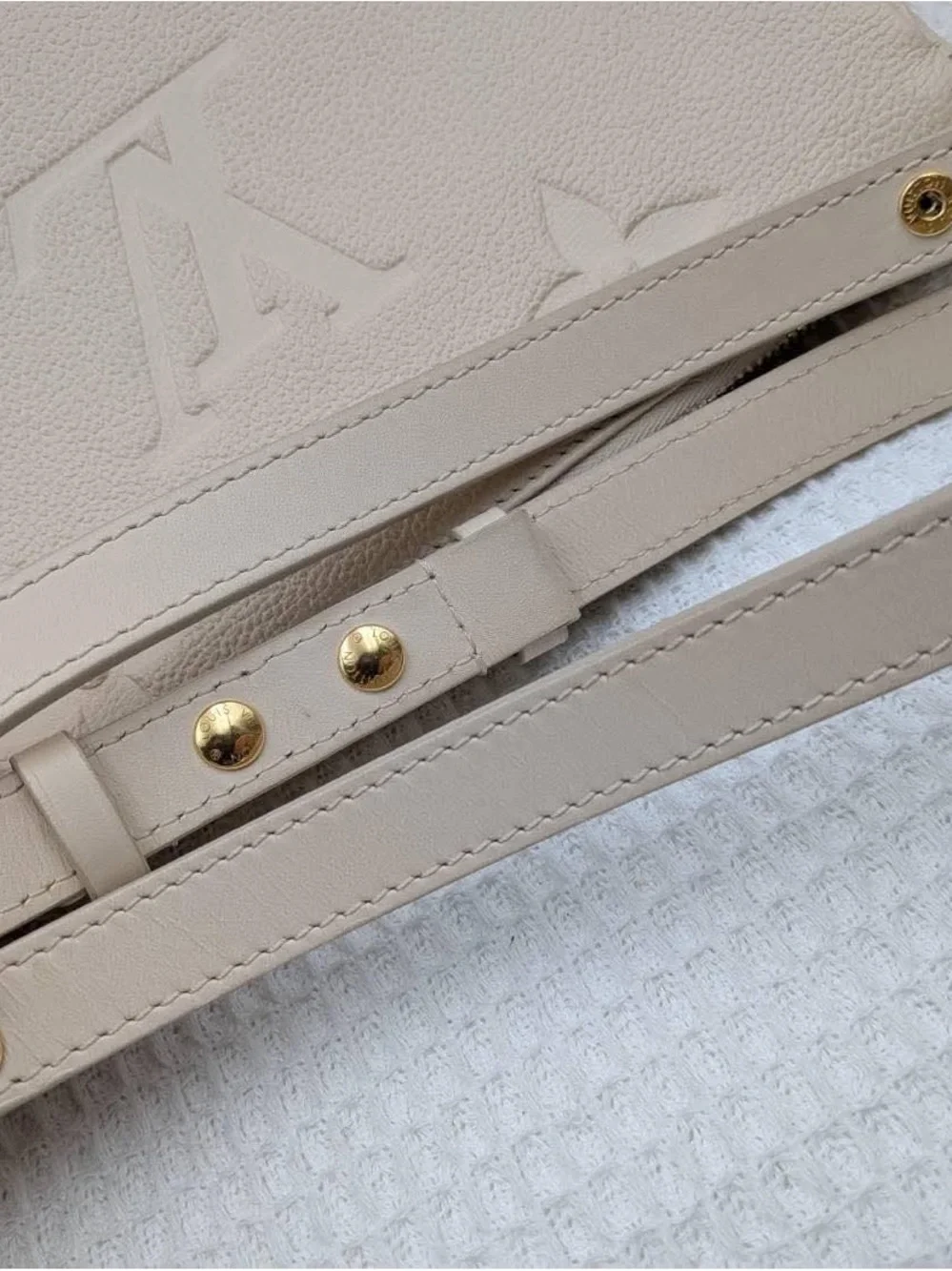Louis Vuitton Multi Pochette Accessoires Cream
